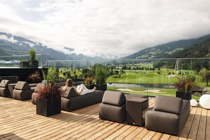 Pool-Terrasse-Model-14072024_34-Sportresidenz Zillertal